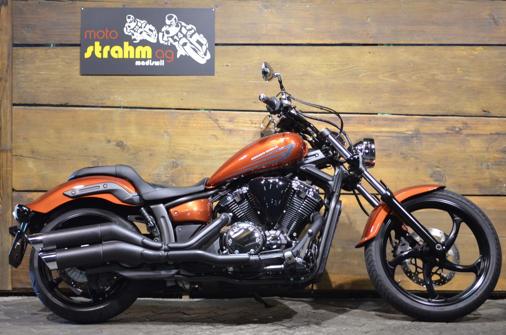 YAMAHA XVS 1300 CU Custom-showroom-element-1