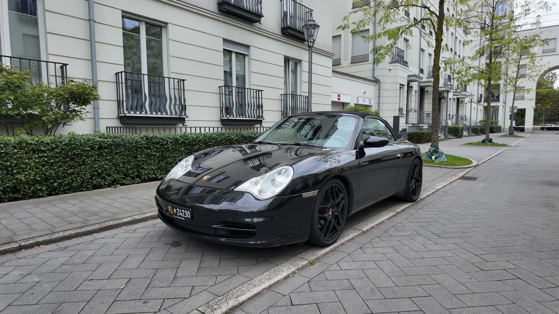 PORSCHE 911 Carrera Cabrio-image-3