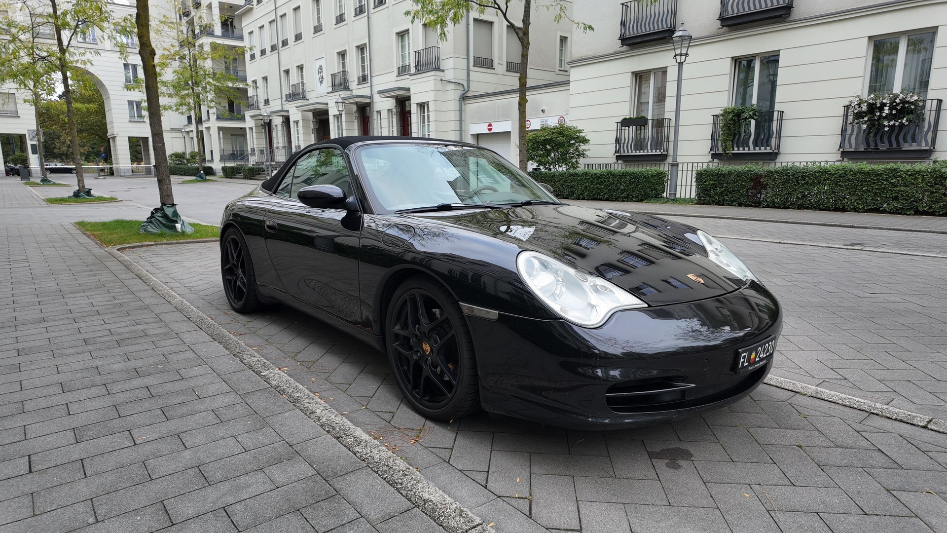 PORSCHE 911 Carrera Cabrio-image-0
