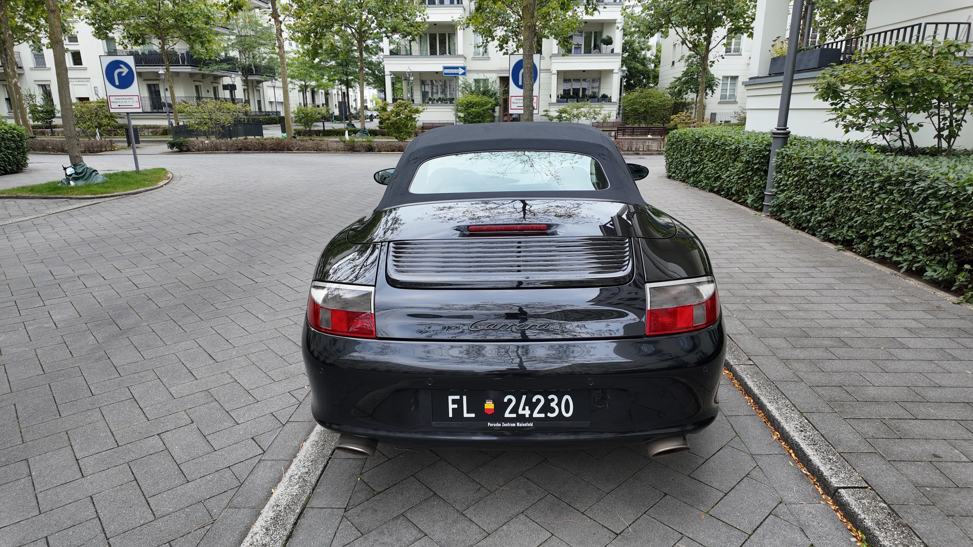 PORSCHE 911 Carrera Cabrio-image-9