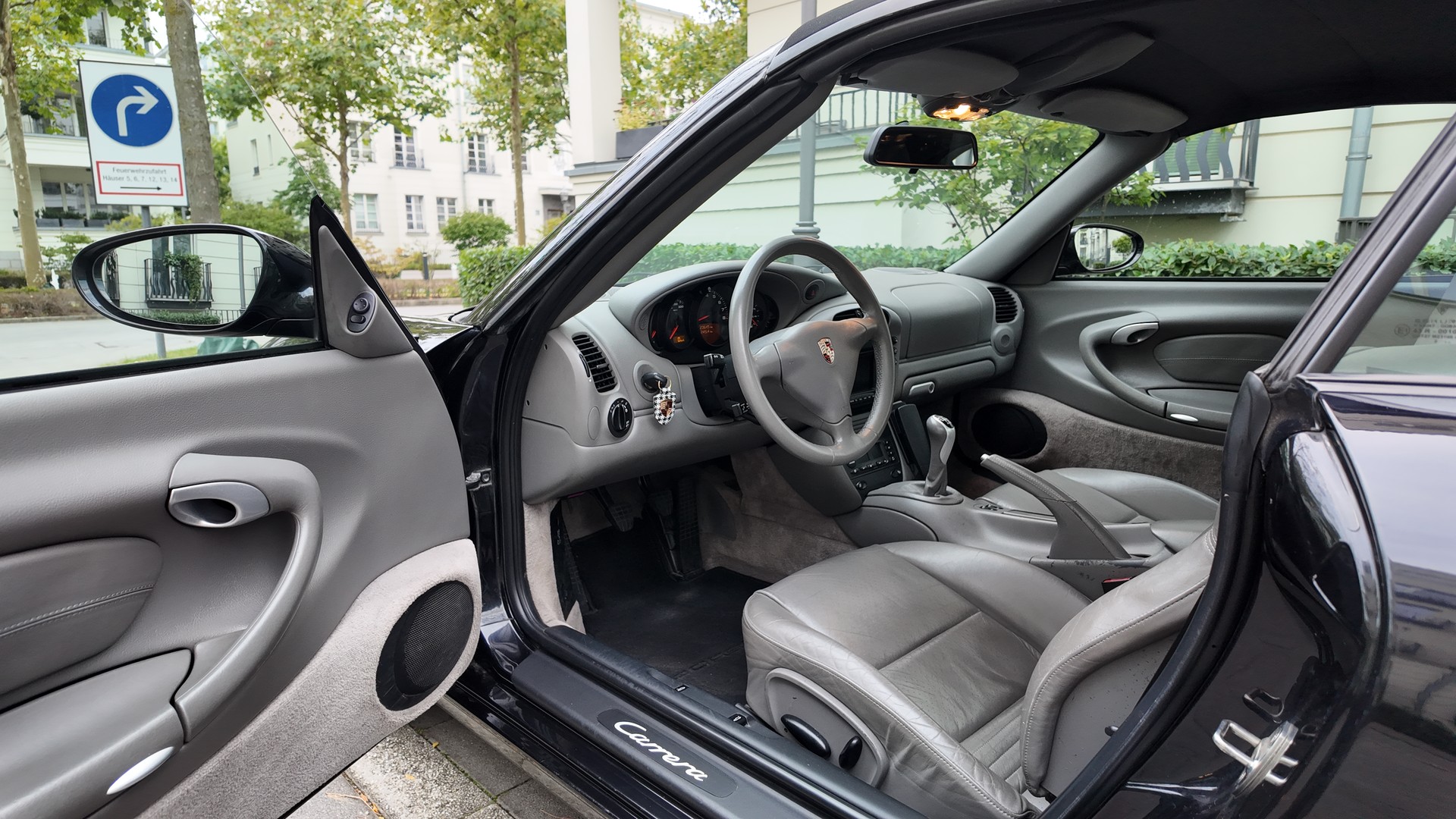 PORSCHE 911 Carrera Cabrio-image-6