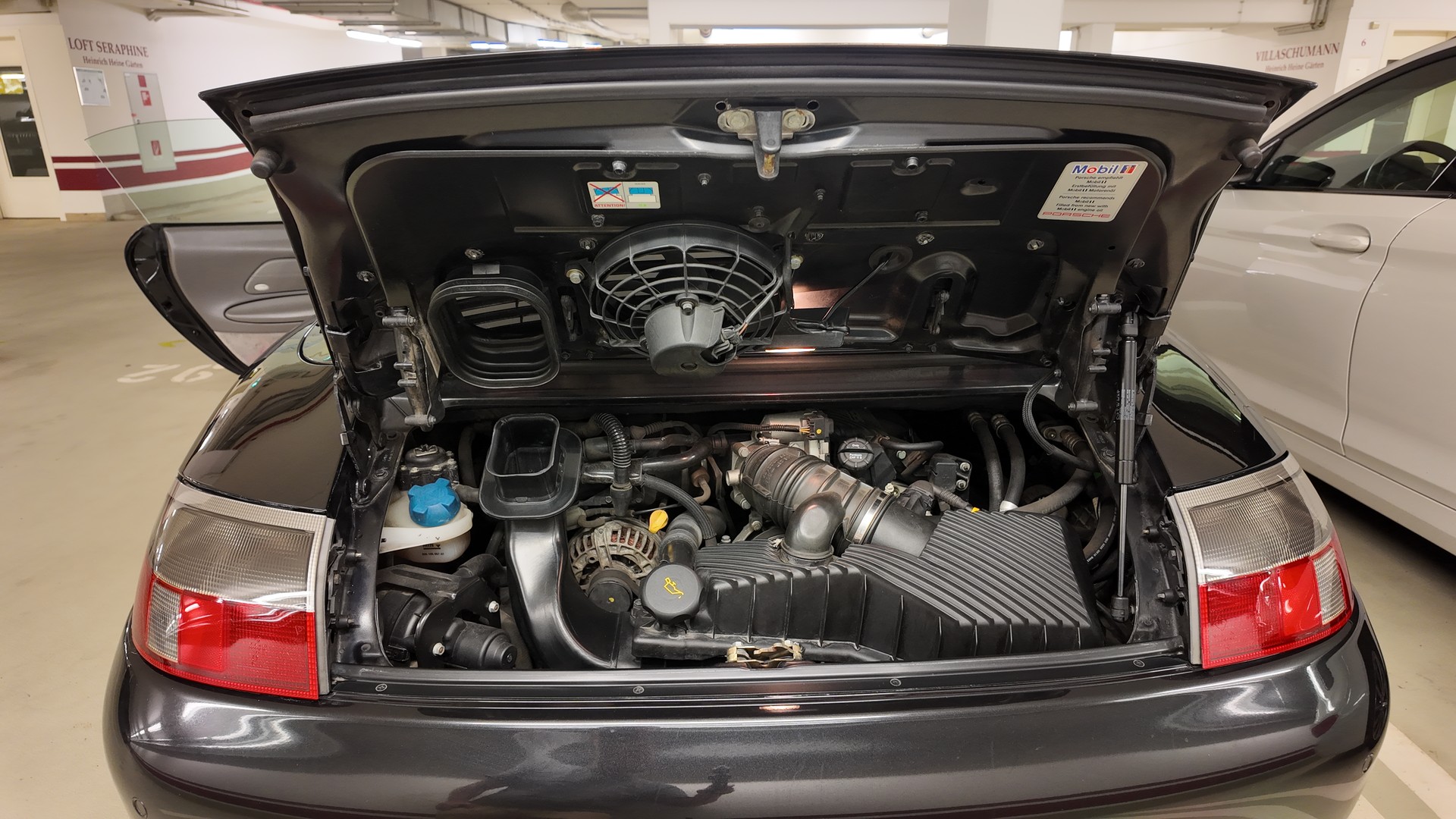 PORSCHE 911 Carrera Cabrio-image-10