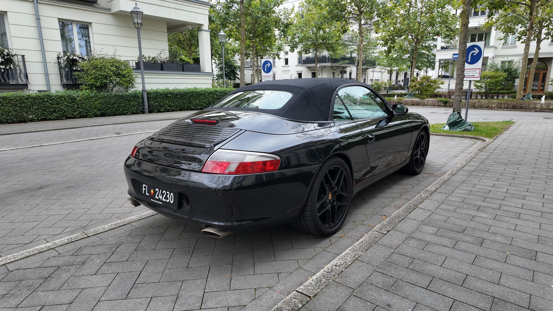 PORSCHE 911 Carrera Cabrio-image-5