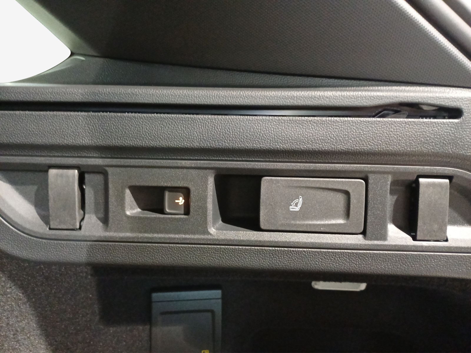 VW Passat Variant 1.5 TSI evo2 Plug-In- Hybrid R-Line DSG-image-12