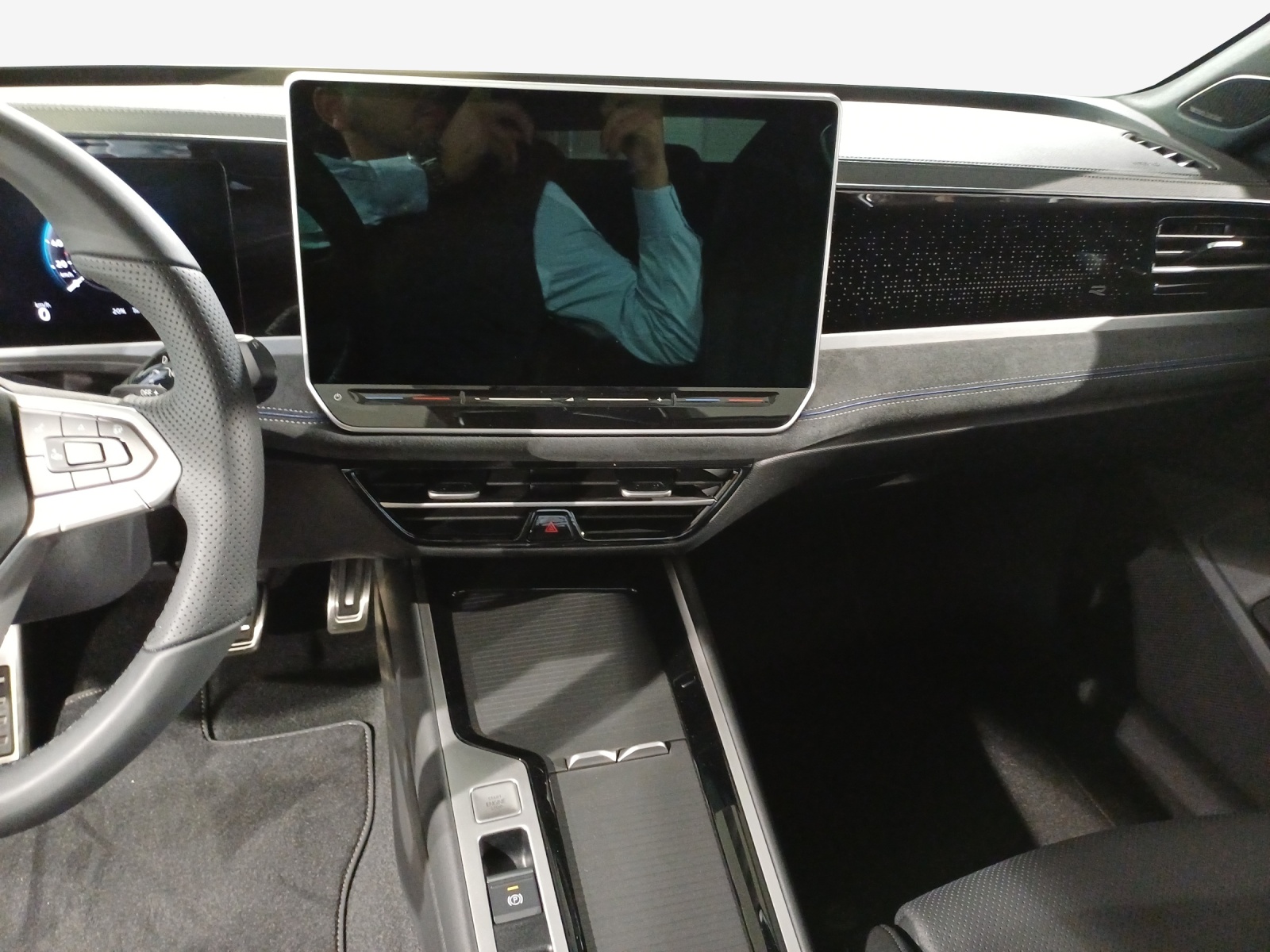 VW Passat Variant 1.5 TSI evo2 Plug-In- Hybrid R-Line DSG-image-9