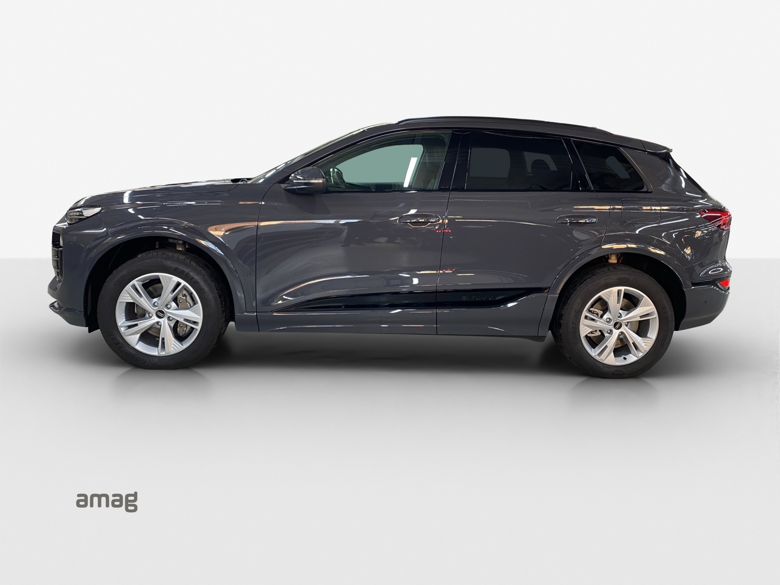 AUDI Q6 e-tron quattro-image-1