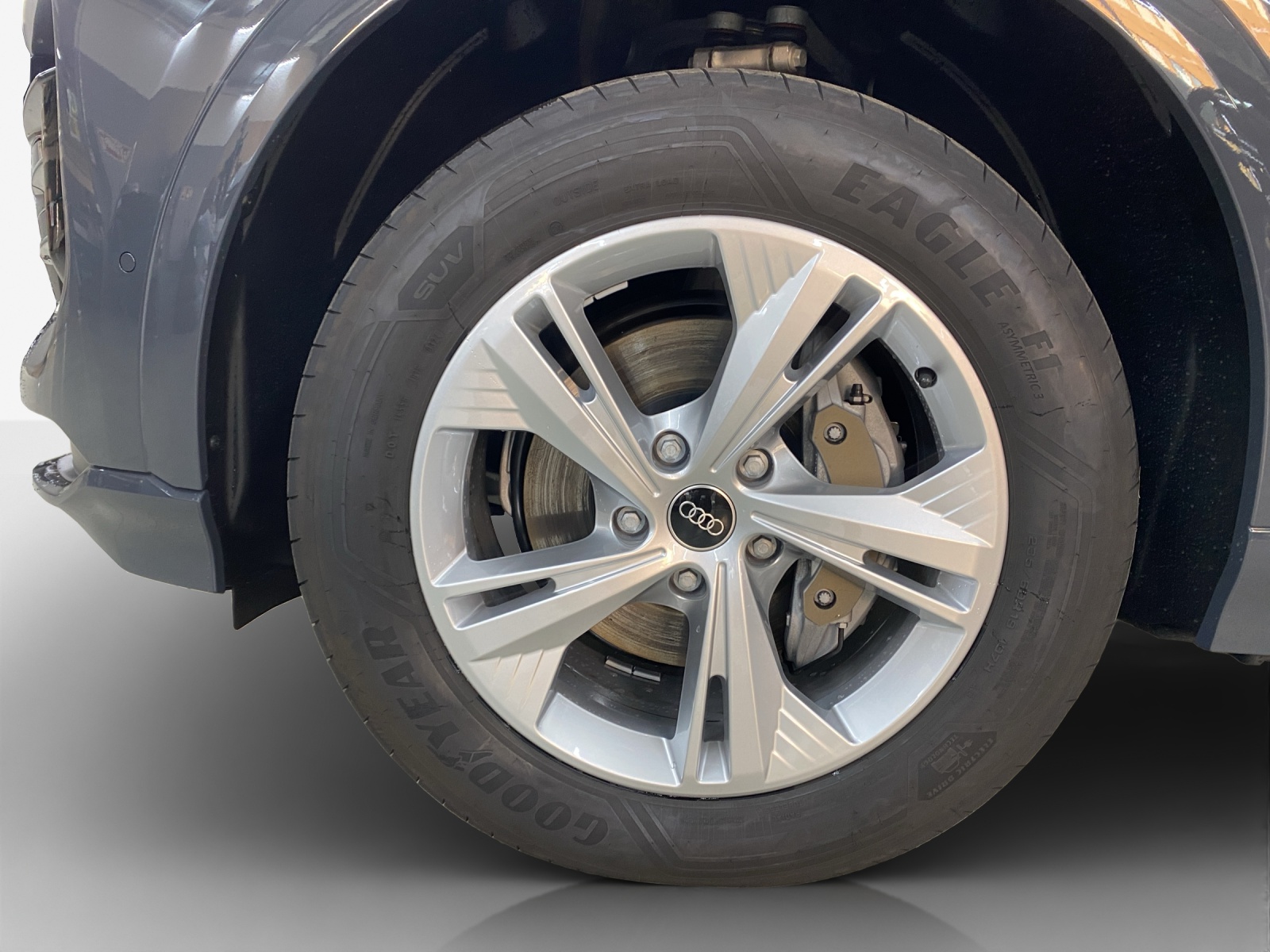 AUDI Q6 e-tron quattro-image-16