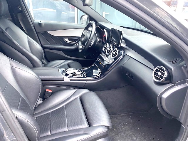 MERCEDES-BENZ C 220 d AMG Line-image-10
