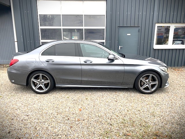 MERCEDES-BENZ C 220 d AMG Line-image-13