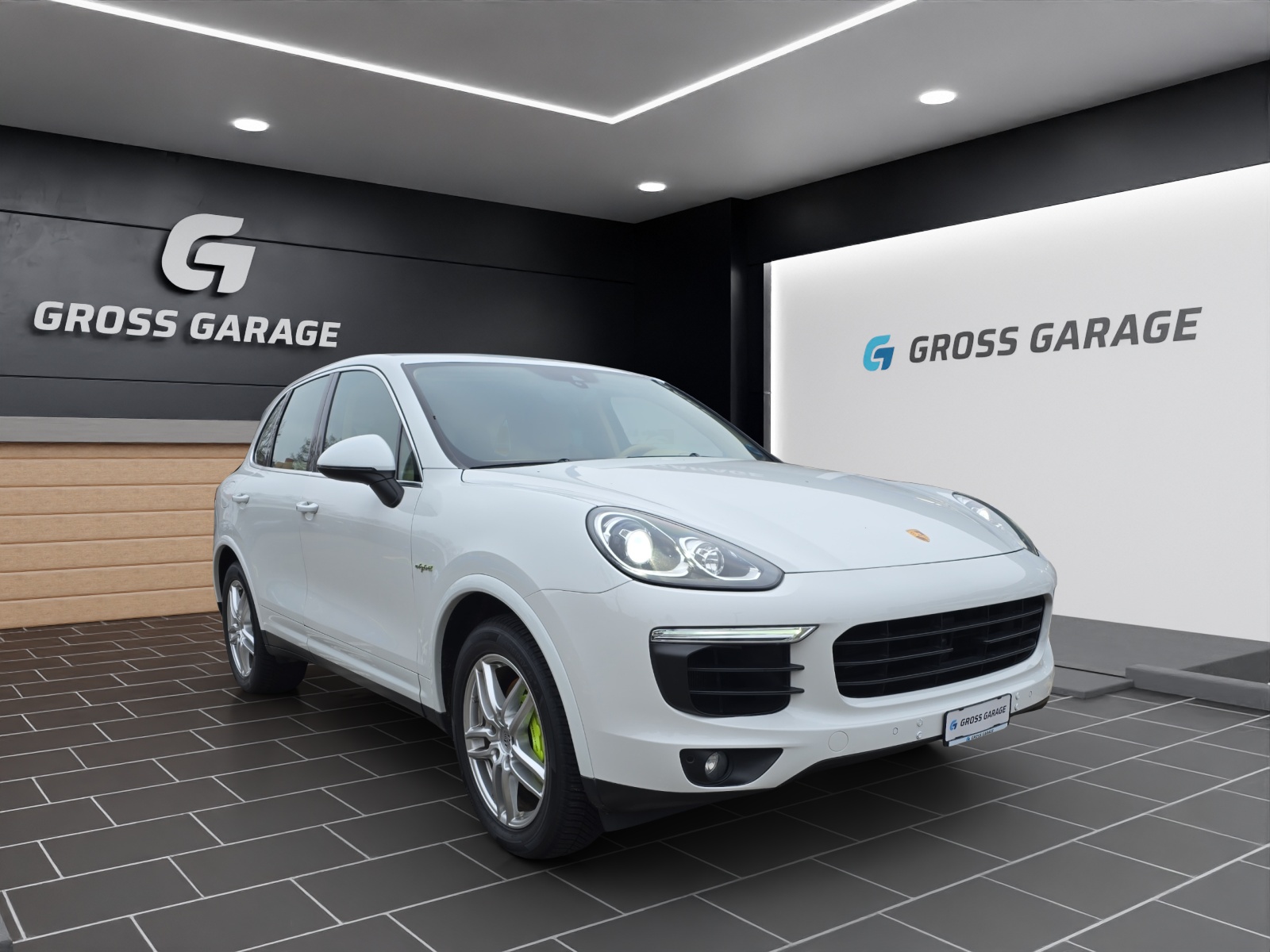 PORSCHE Cayenne S Hybrid-image-0