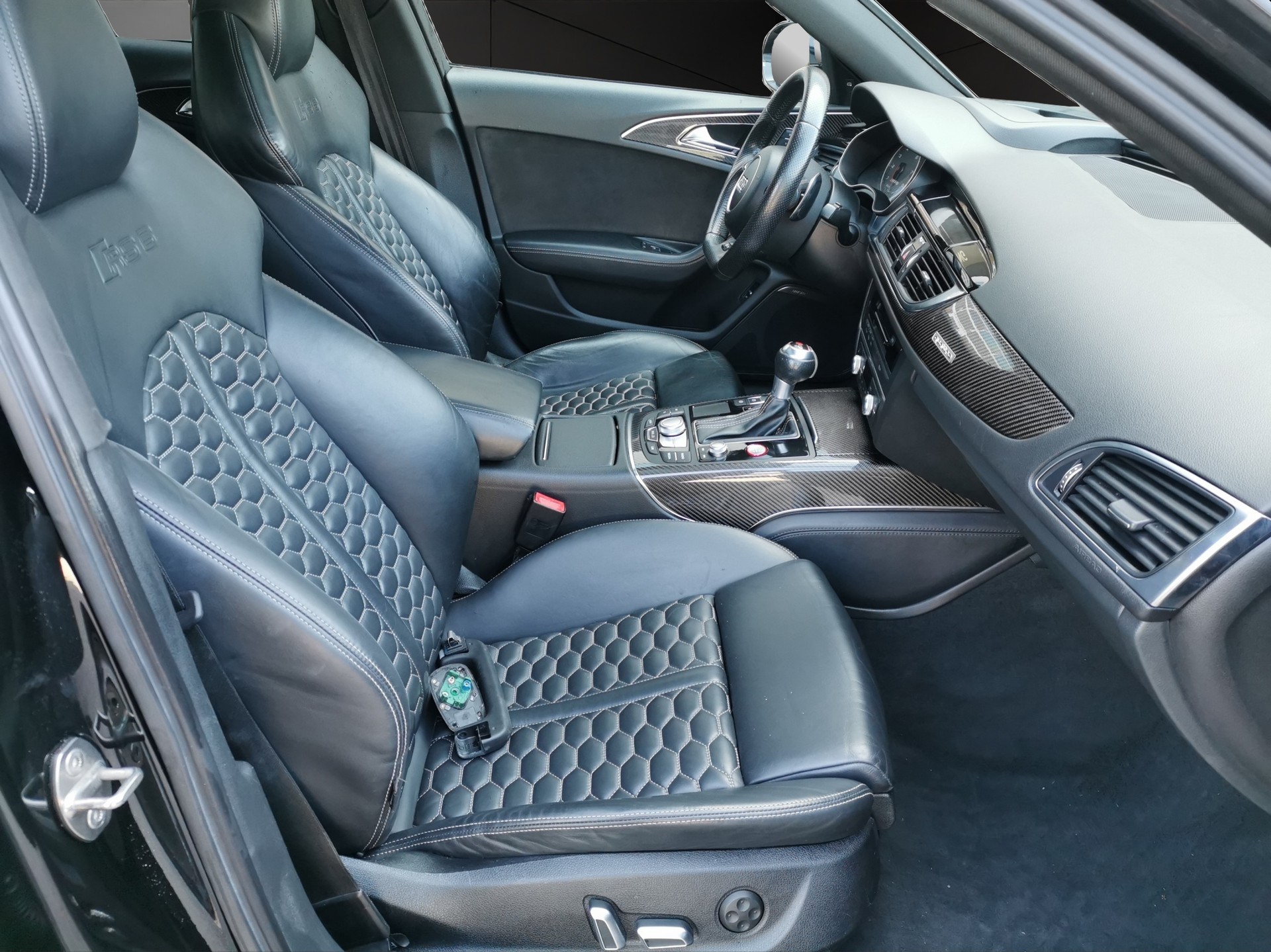 AUDI RS6 Avant 4.0 TFSI V8 performance quattro-image-13