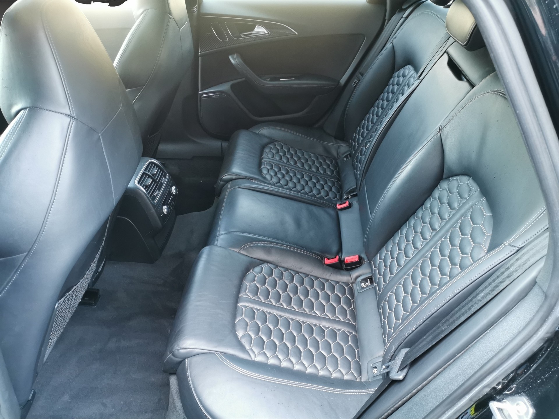 AUDI RS6 Avant 4.0 TFSI V8 performance quattro-image-12