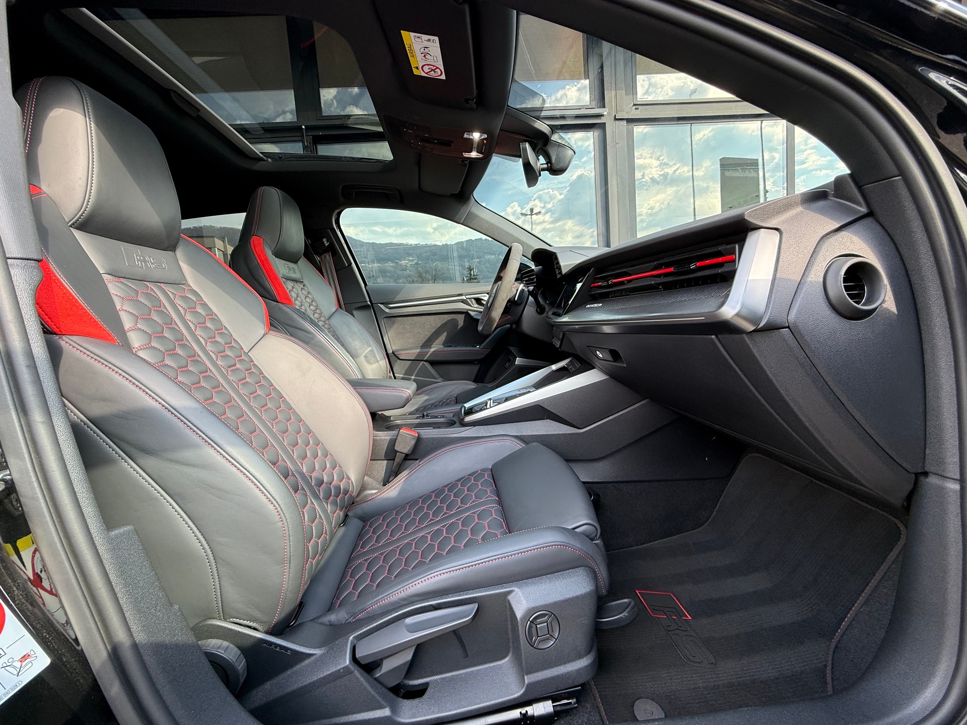 AUDI RS3 Sportback 2.5 TSI quattro S-tronic-image-10