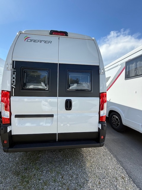 DREAMER Camper Five-image-1