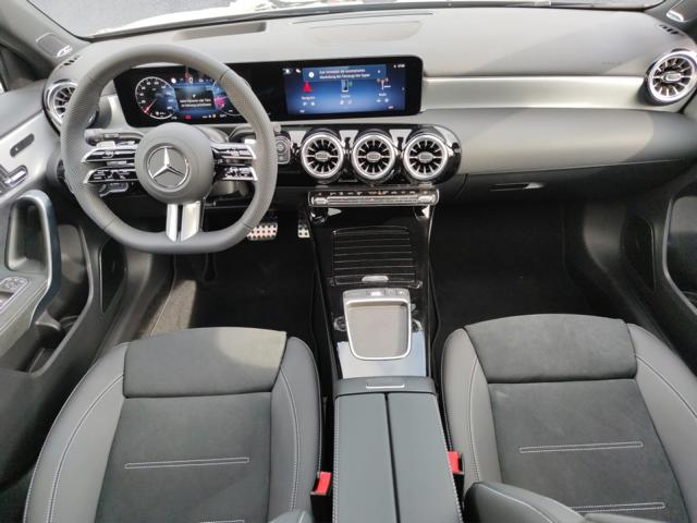 MERCEDES-BENZ A 200 AMG Line Night Star-image-13