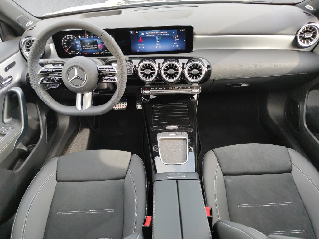 MERCEDES-BENZ A 200 AMG Line Night Star-image-14