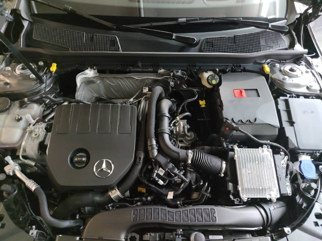 MERCEDES-BENZ A 200 AMG Line Night Star-image-9