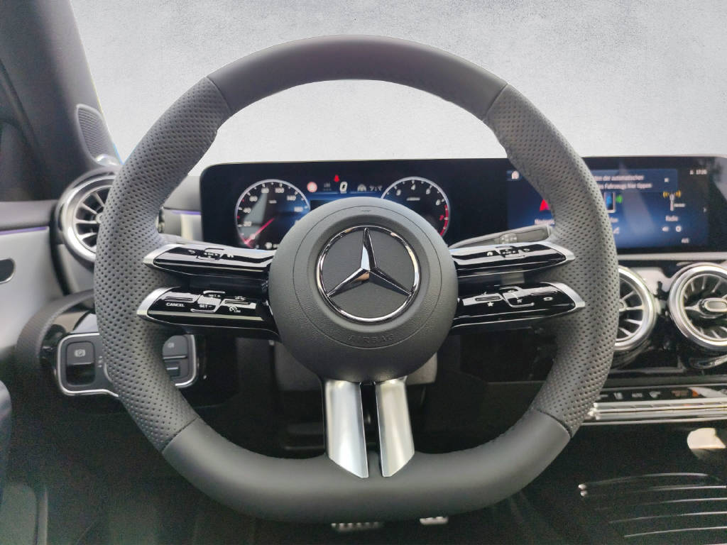 MERCEDES-BENZ A 200 AMG Line Night Star-image-12