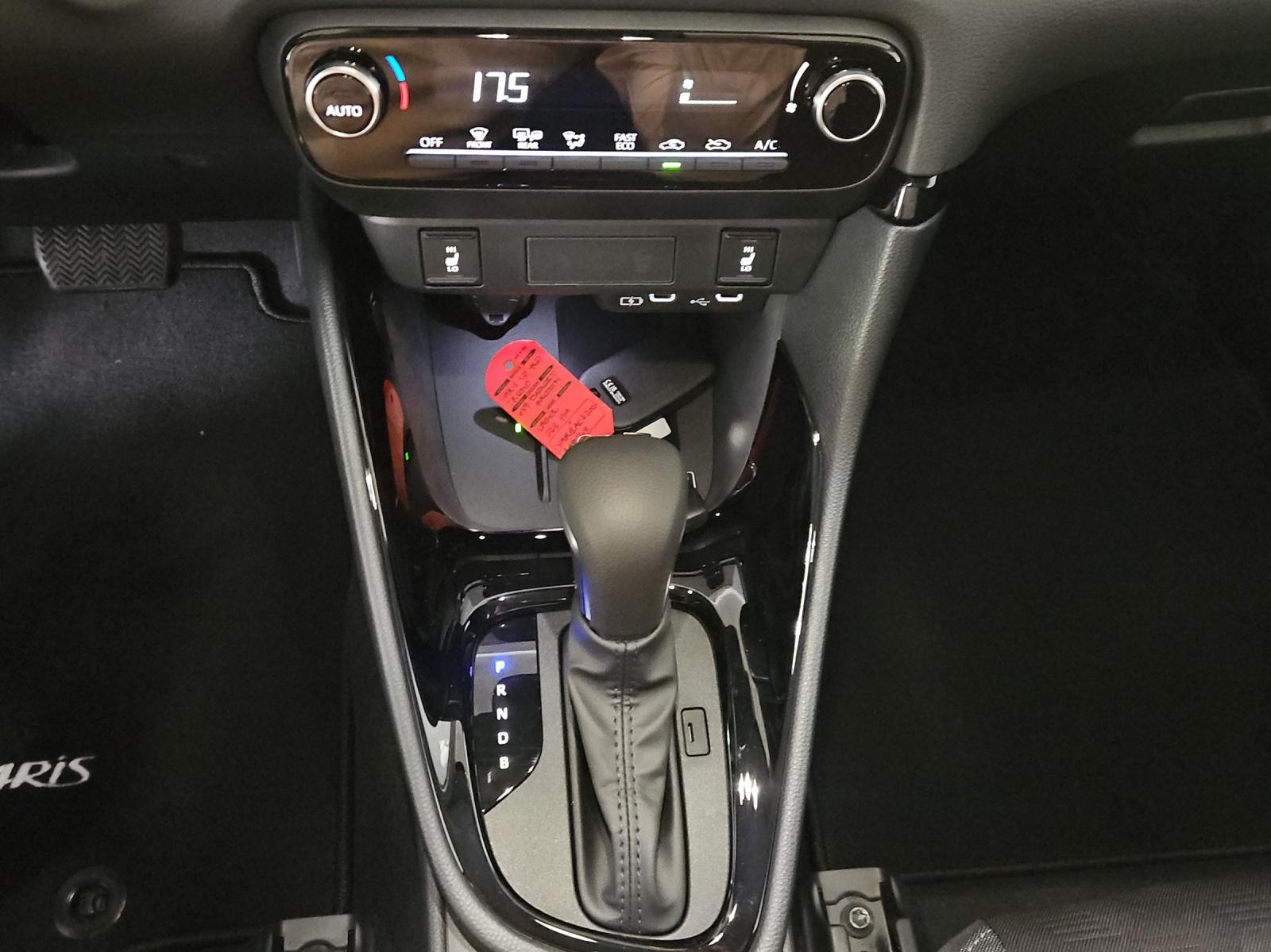 TOYOTA Yaris 1.5 VVT-i HSD Trend-image-16