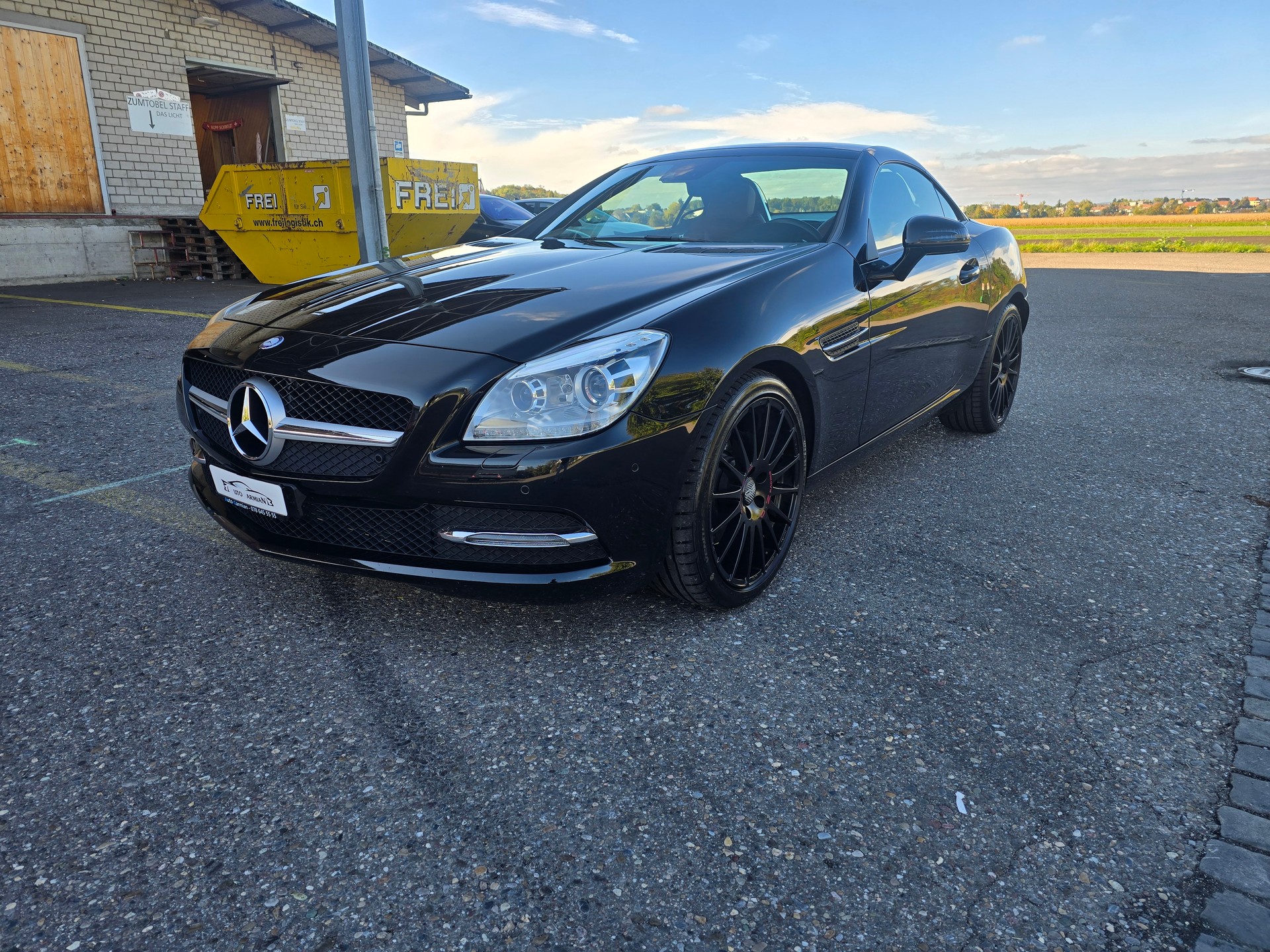 MERCEDES-BENZ SLK 300 9G-Tronic-showroom-element-1