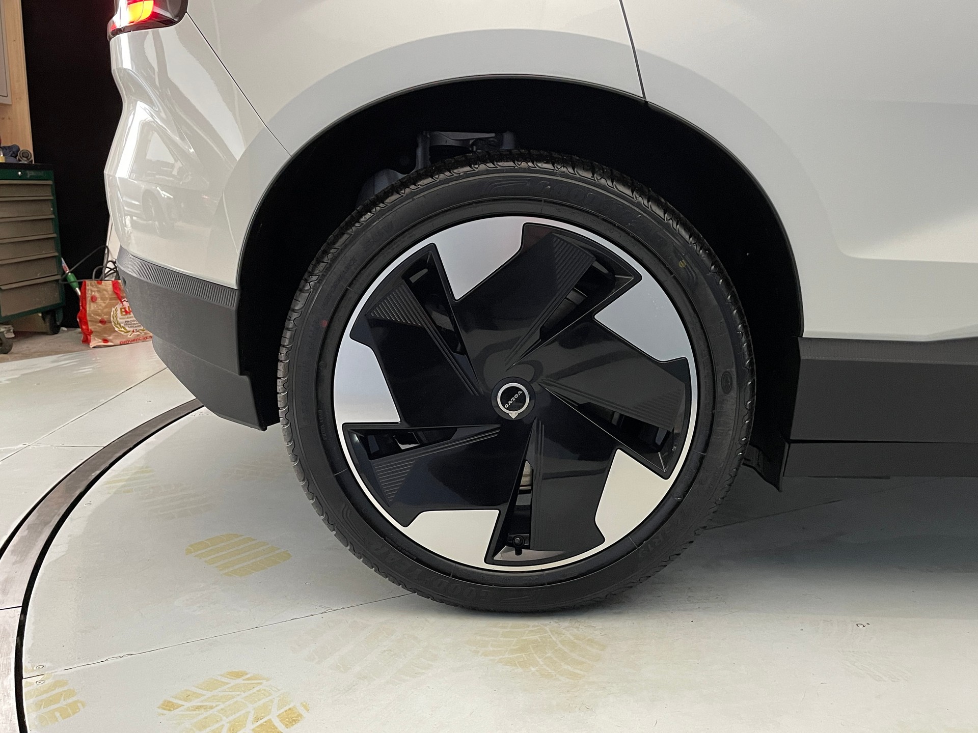 VOLVO EX30 E60 Plus-image-4