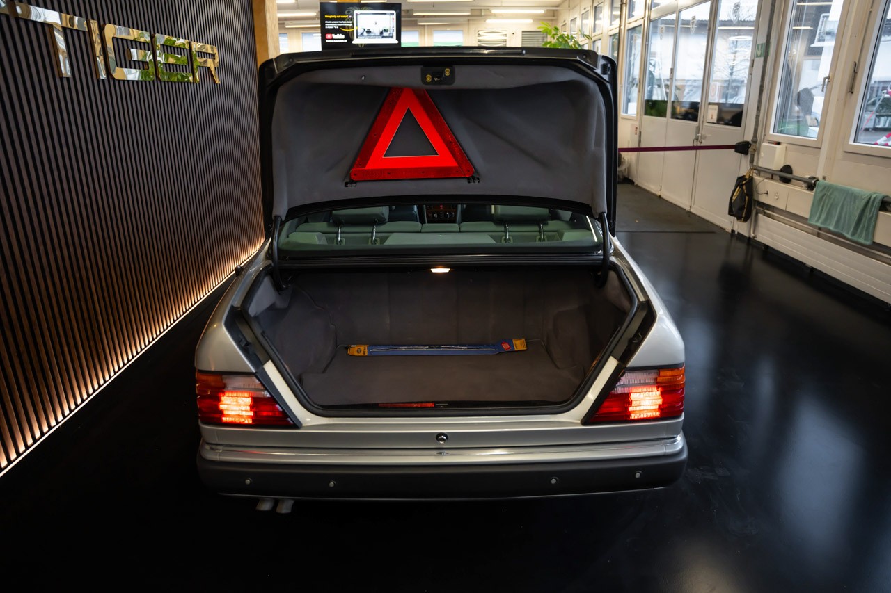 MERCEDES-BENZ 300 CE-image-5