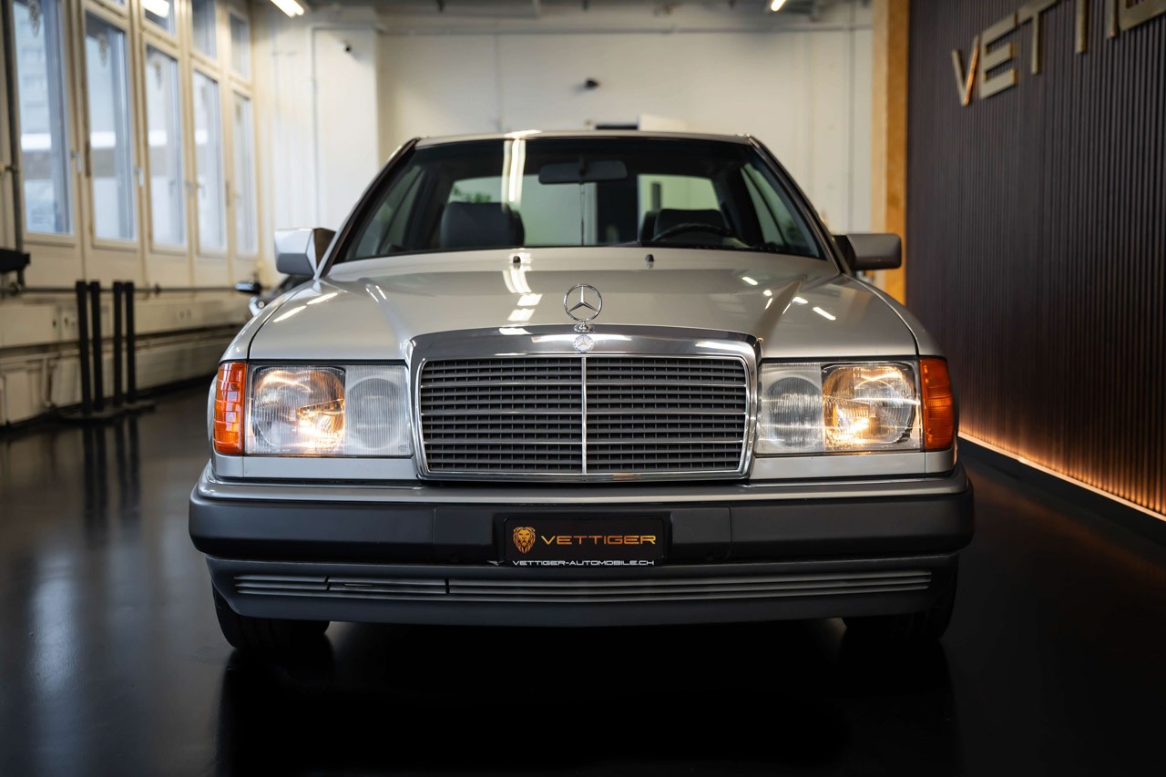 MERCEDES-BENZ 300 CE-showroom-element-1