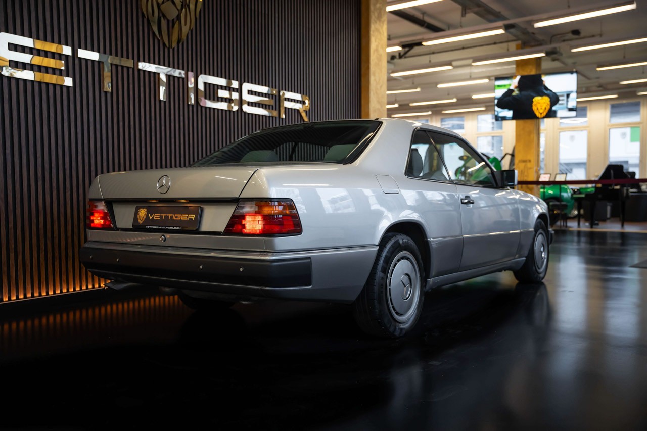 MERCEDES-BENZ 300 CE-image-8
