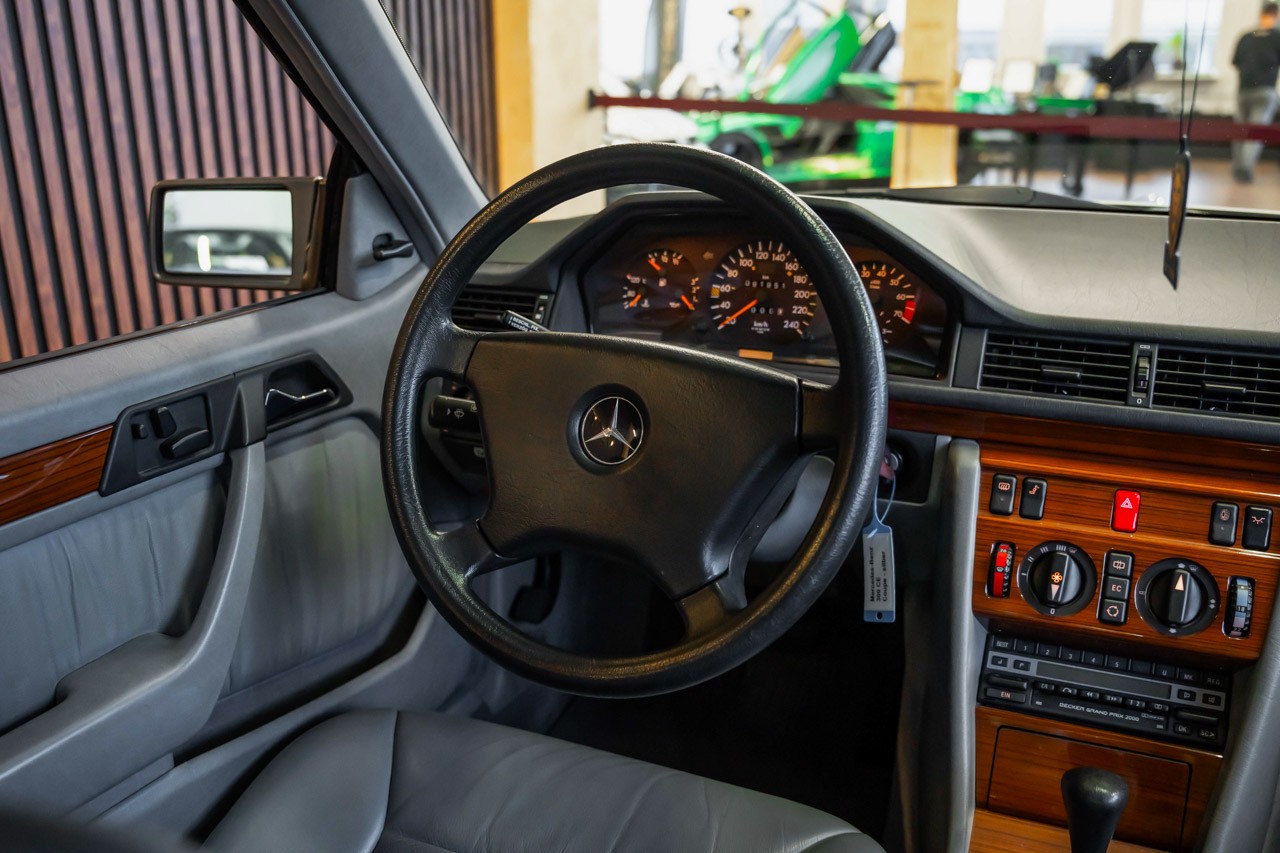 MERCEDES-BENZ 300 CE-image-20