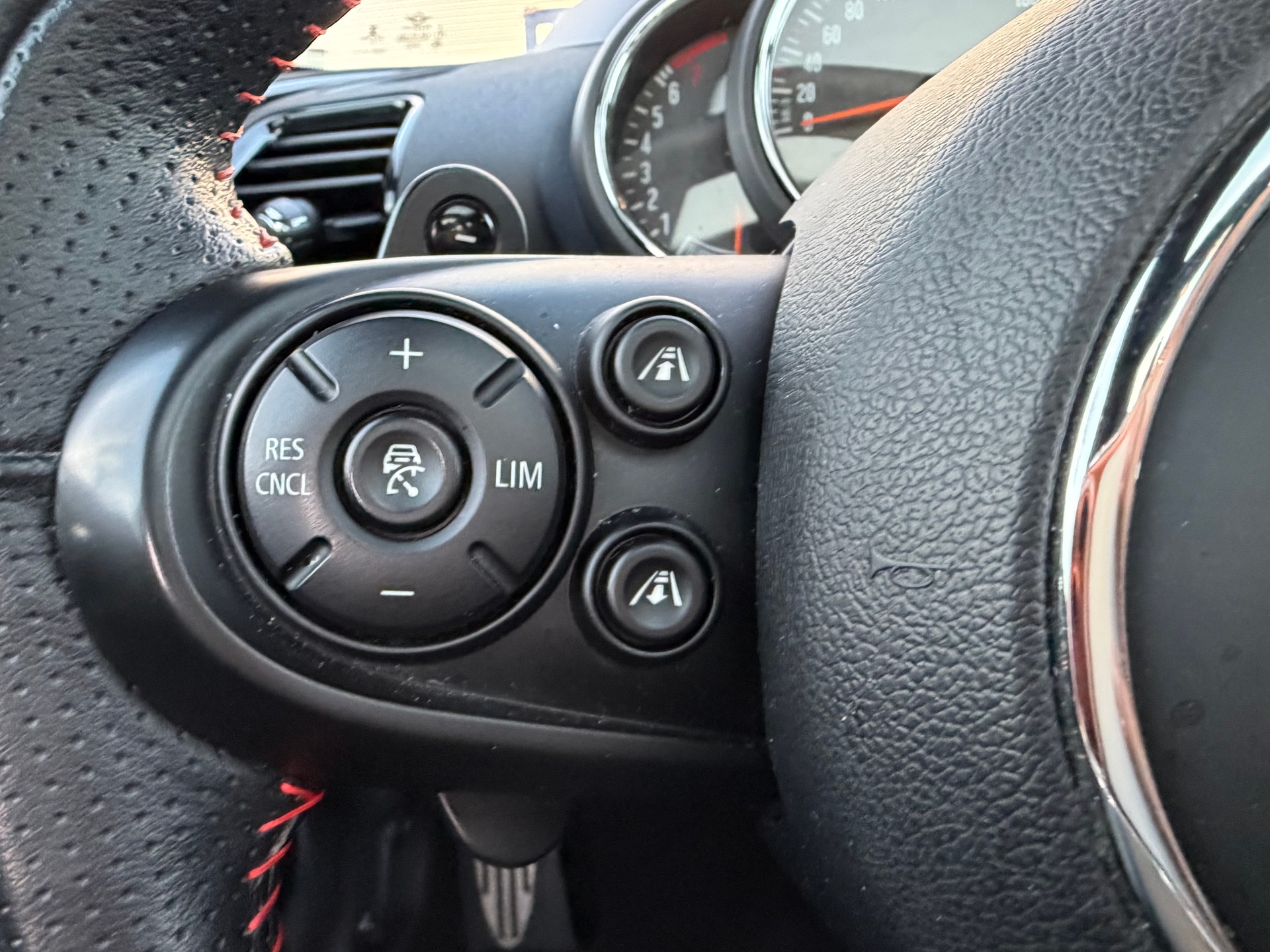 MINI Clubman Cooper S ALL4 Steptronic-image-13