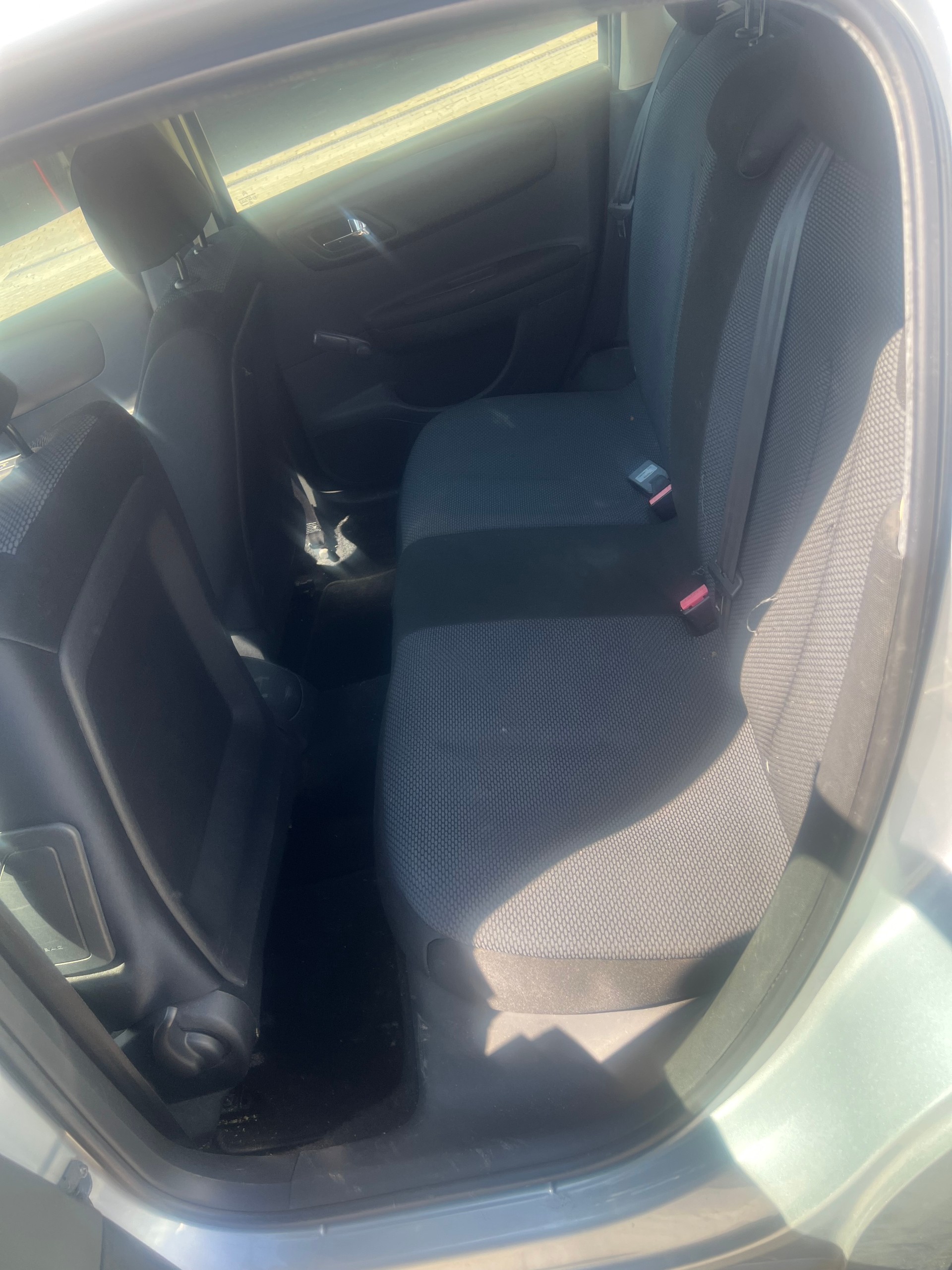 CITROEN C4 Berline 1.4i 16V Essentiel (X)-image-6