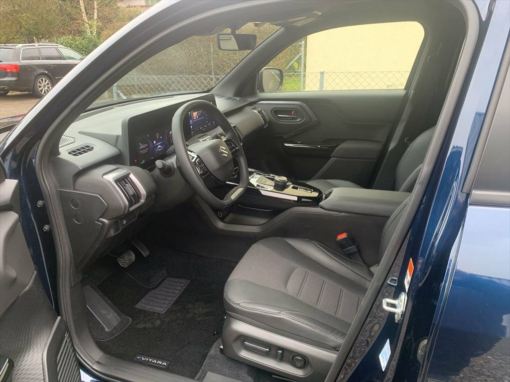SUZUKI e Vitara 61kWh Compact Top 4x4-image-3