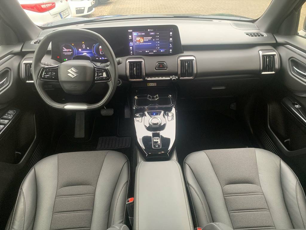 SUZUKI e Vitara 61kWh Compact Top 4x4-image-4