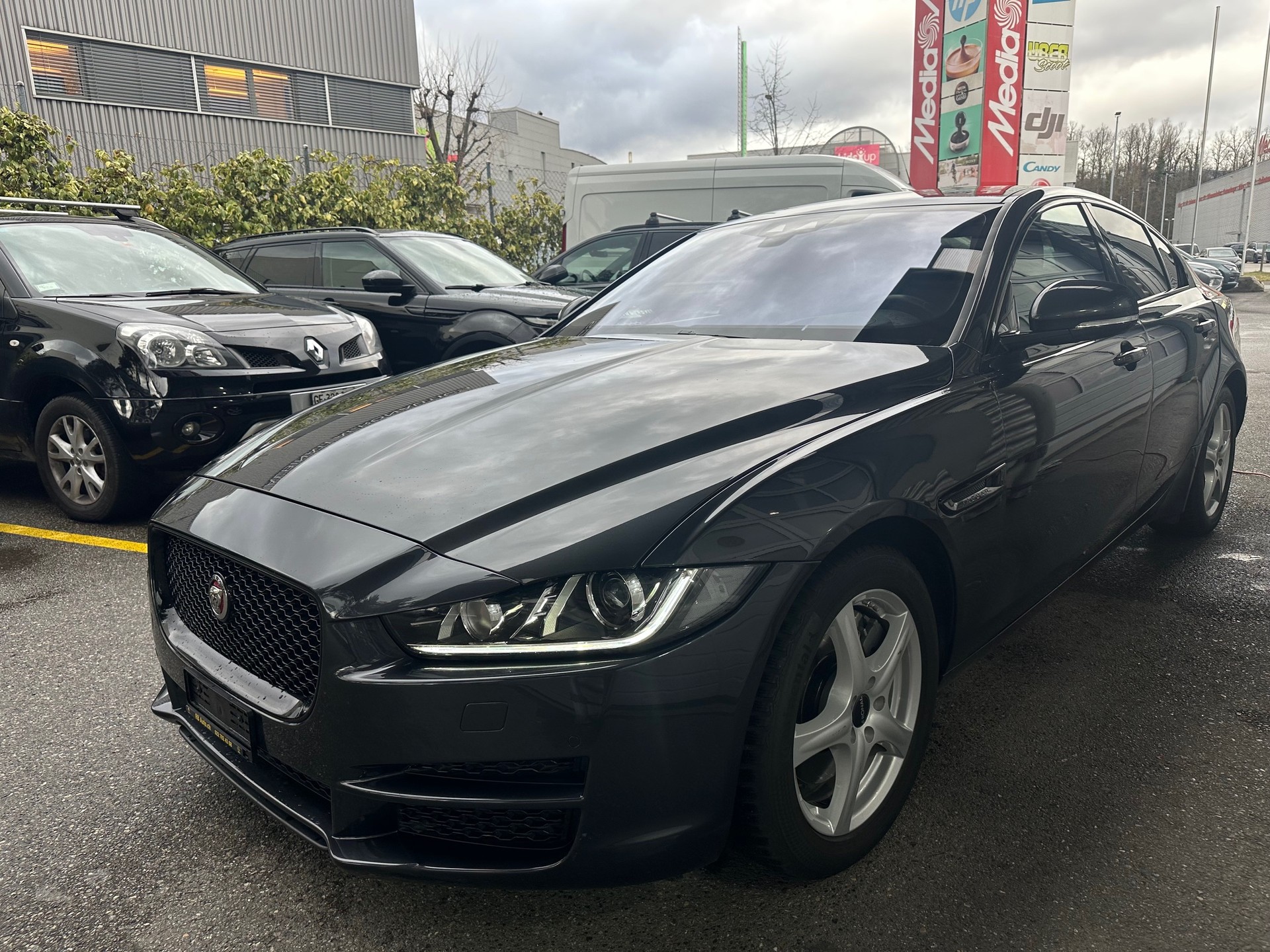 JAGUAR XE 25t 2.0 Prestige AWD Automatic-image-1