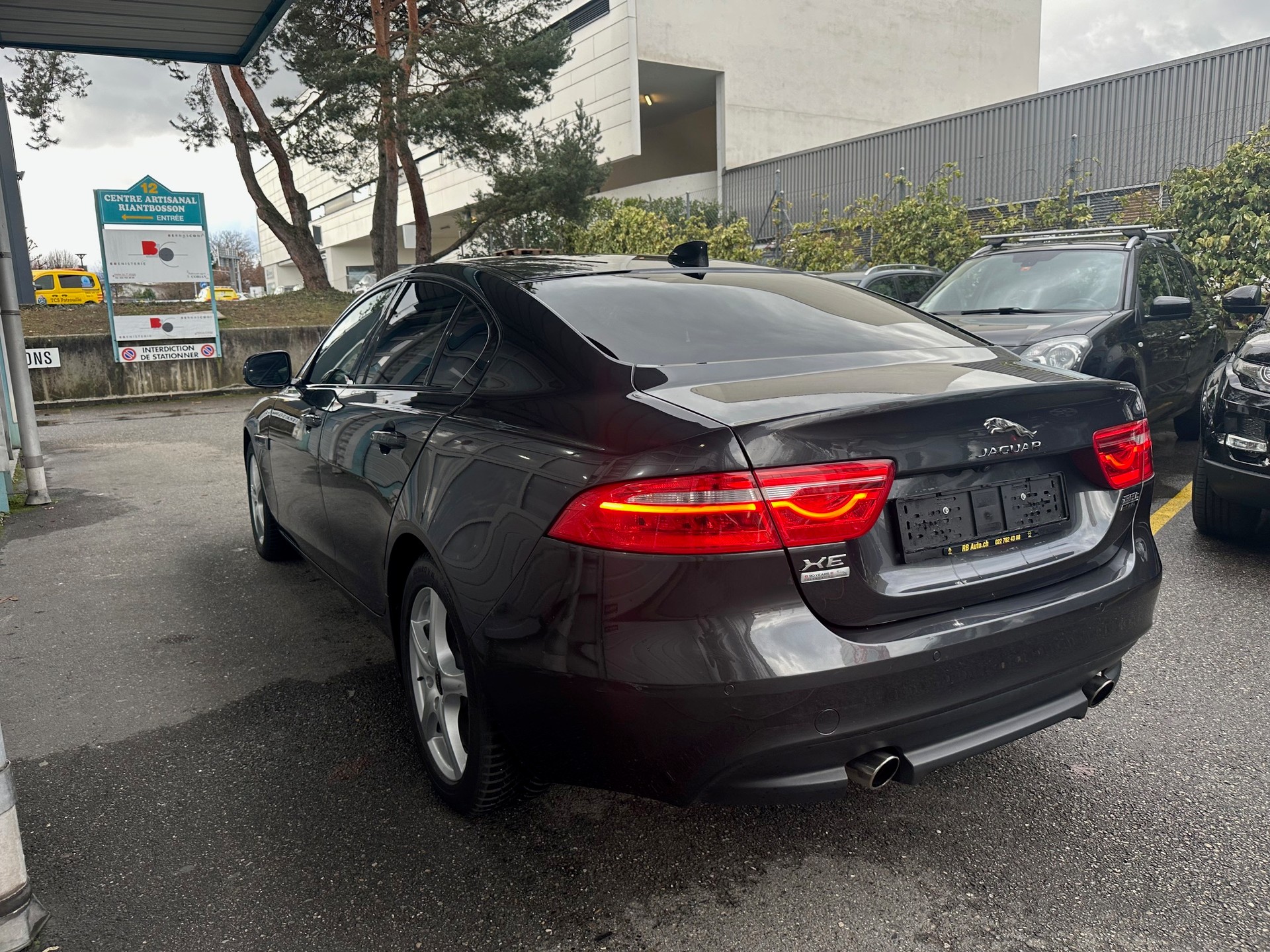JAGUAR XE 25t 2.0 Prestige AWD Automatic-image-2