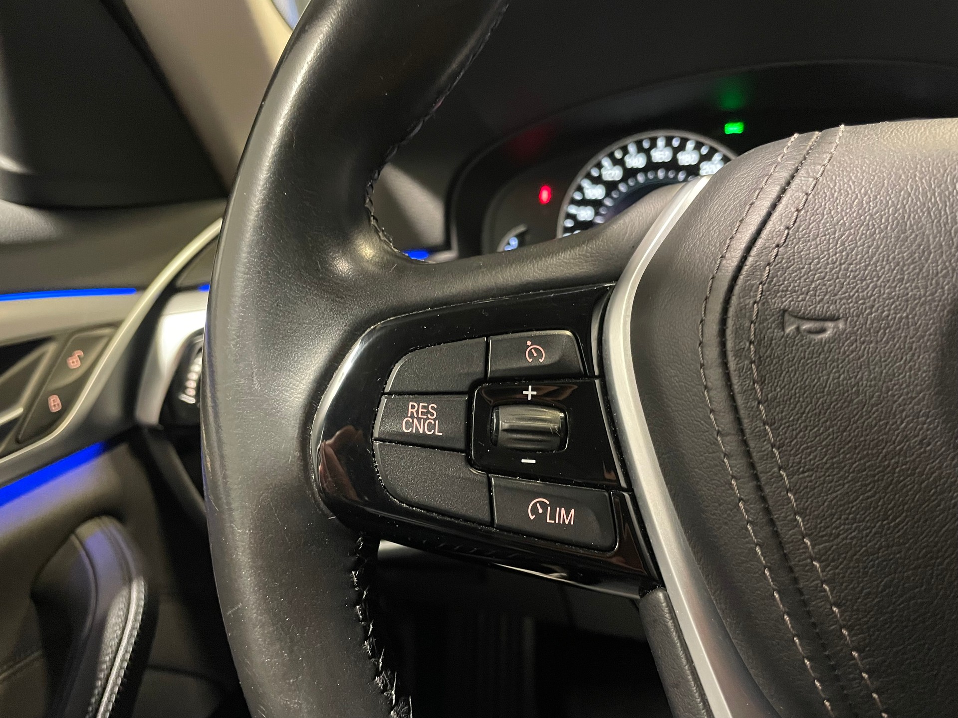 BMW 530i xDrive Sport Line Steptronic (58)-image-10