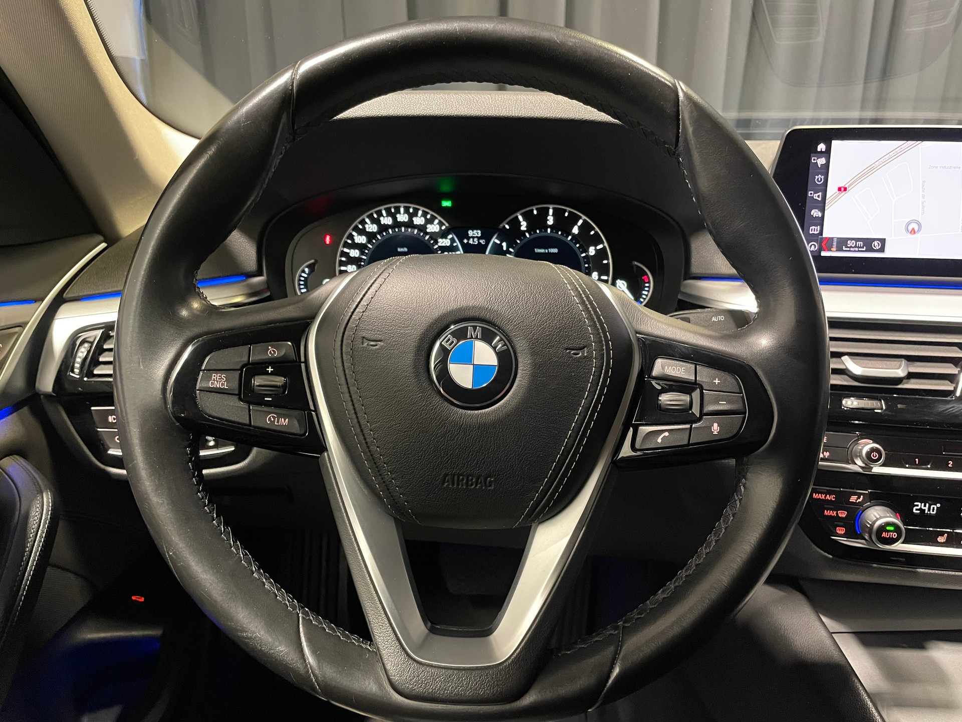 BMW 530i xDrive Sport Line Steptronic (58)-image-9