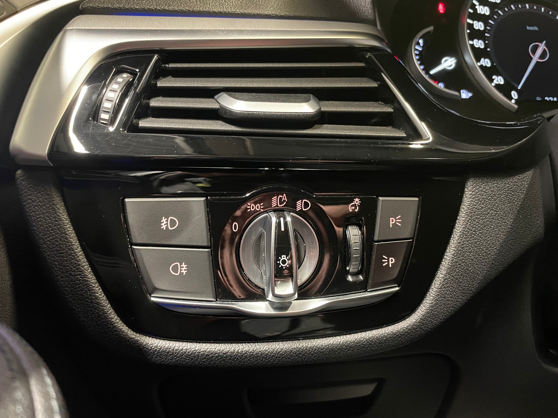BMW 530i xDrive Sport Line Steptronic (58)-image-18