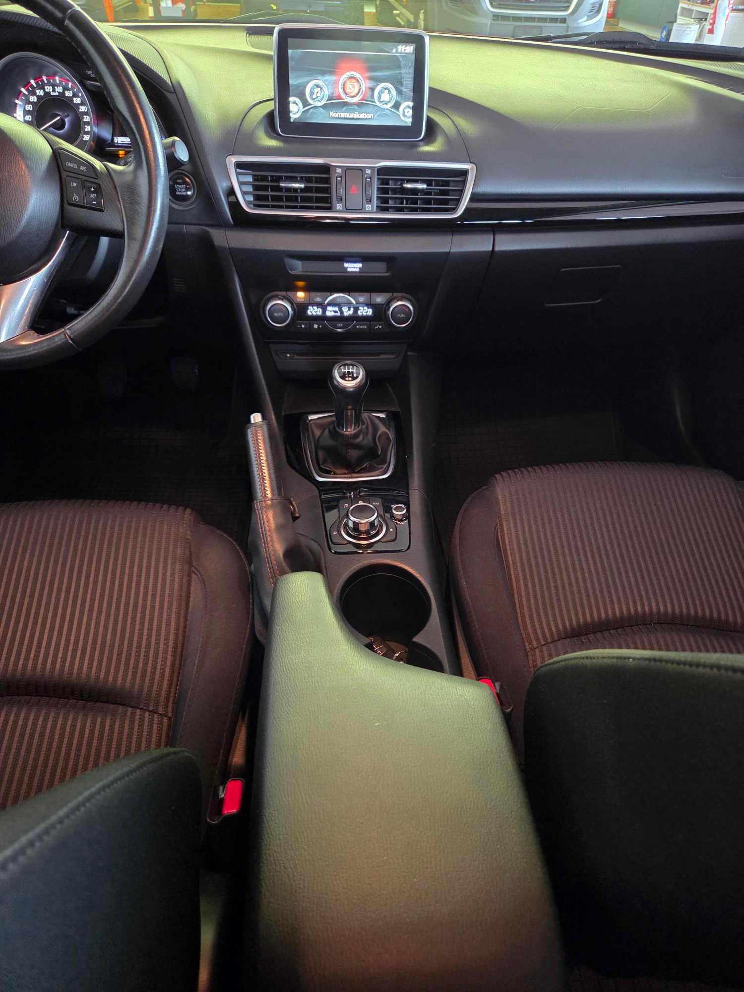 MAZDA 3 2.2 16V CD Ambition-image-6