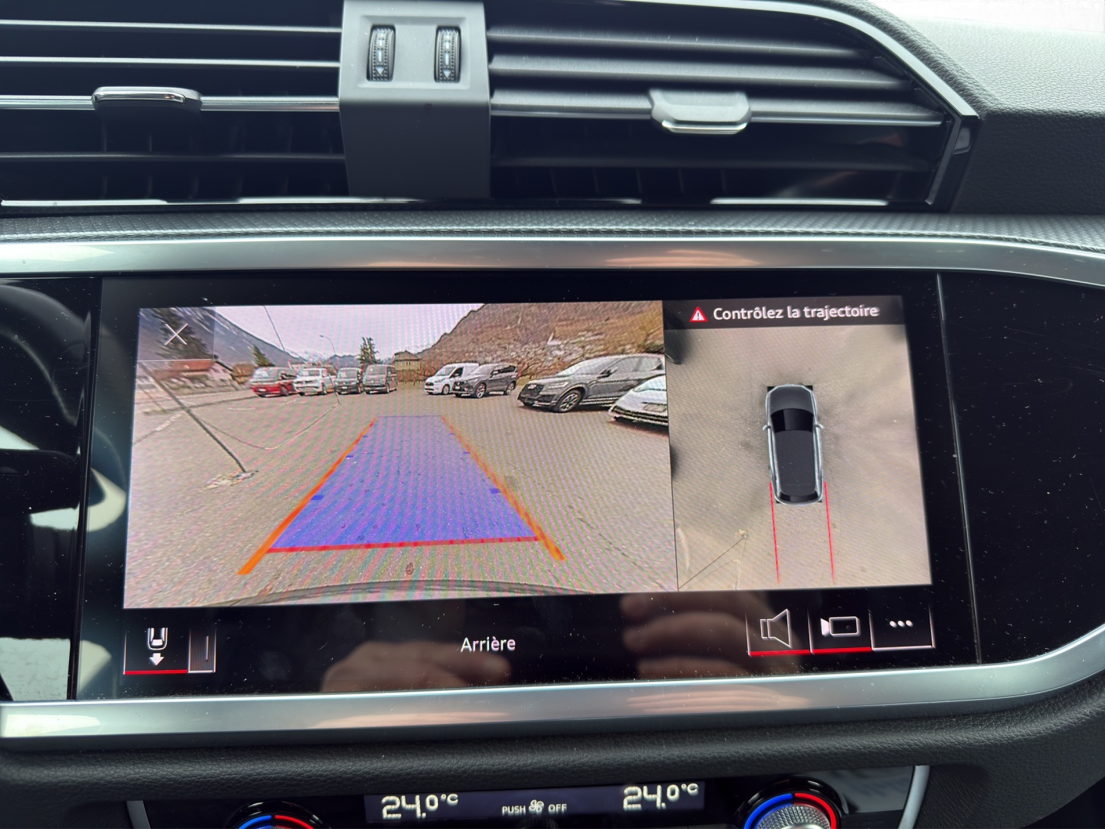 AUDI Q3 40 TFSI S line quattro S-tronic-image-10