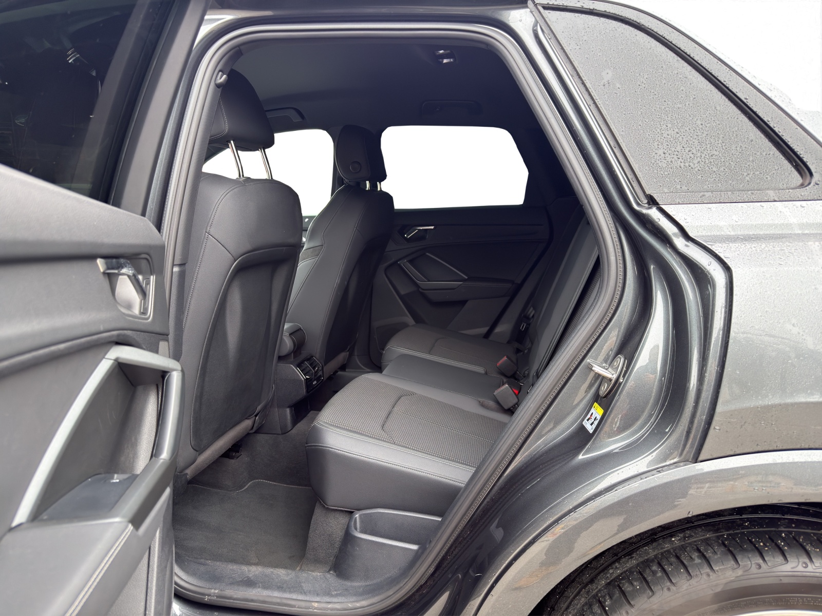 AUDI Q3 40 TFSI S line quattro S-tronic-image-9