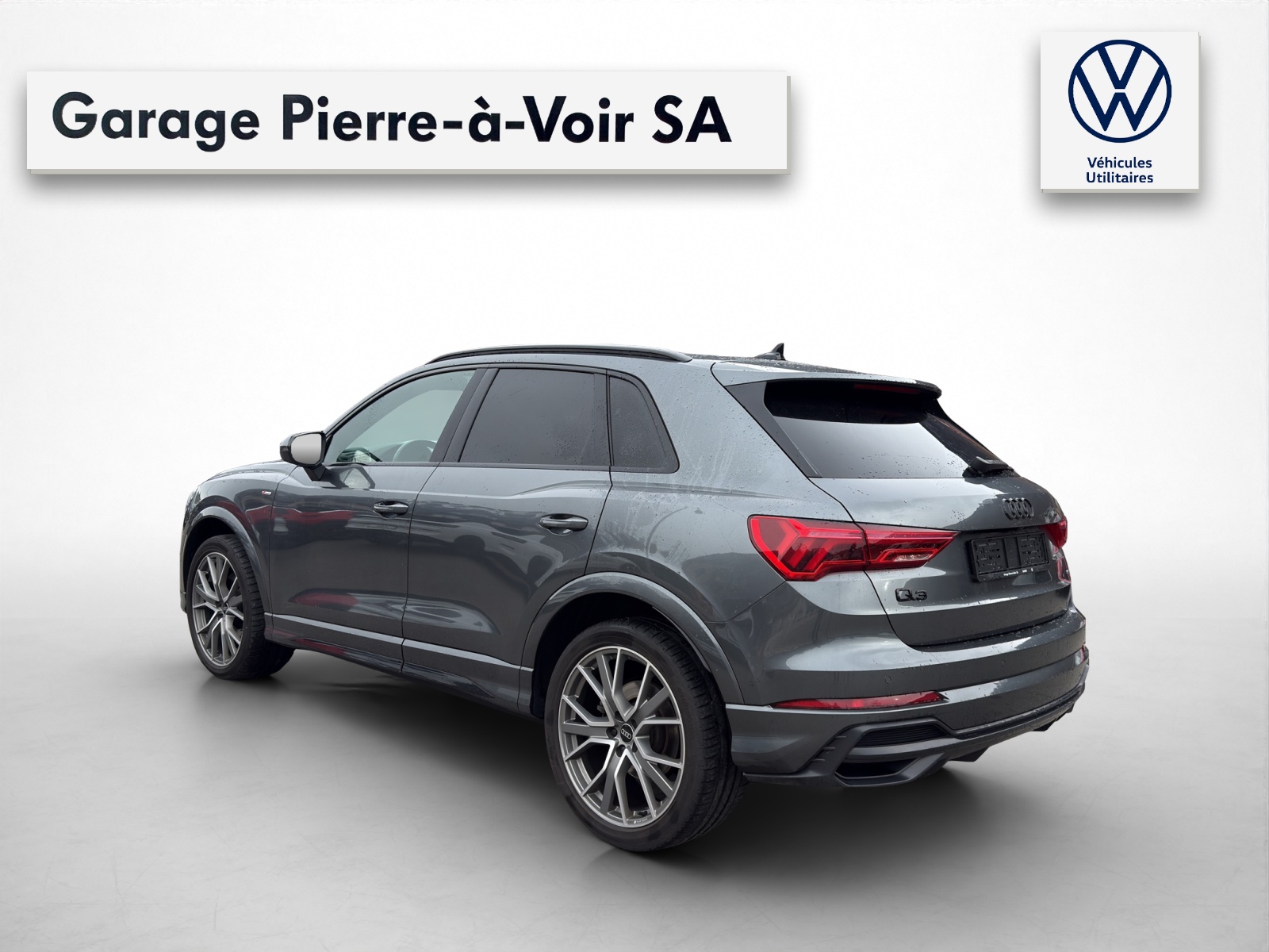 AUDI Q3 40 TFSI S line quattro S-tronic-image-2