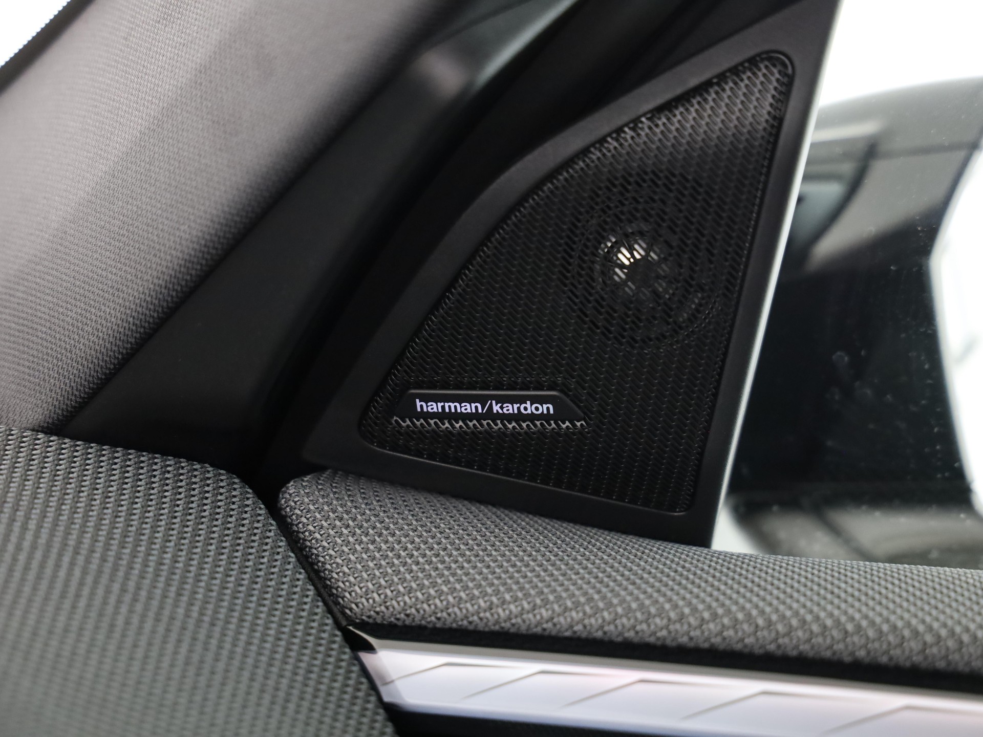 BMW X3 M50i-image-19