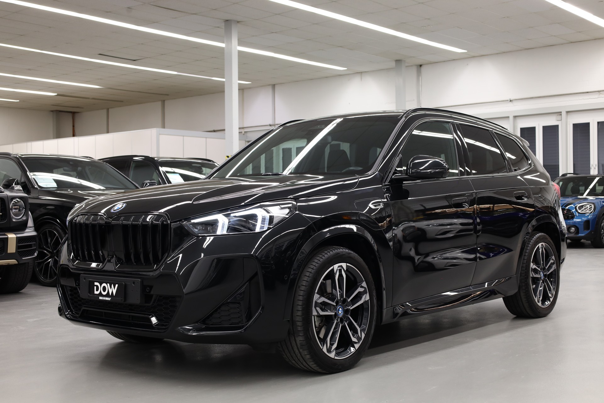 BMW X1 30e xDrive M-Sport-showroom-element-2