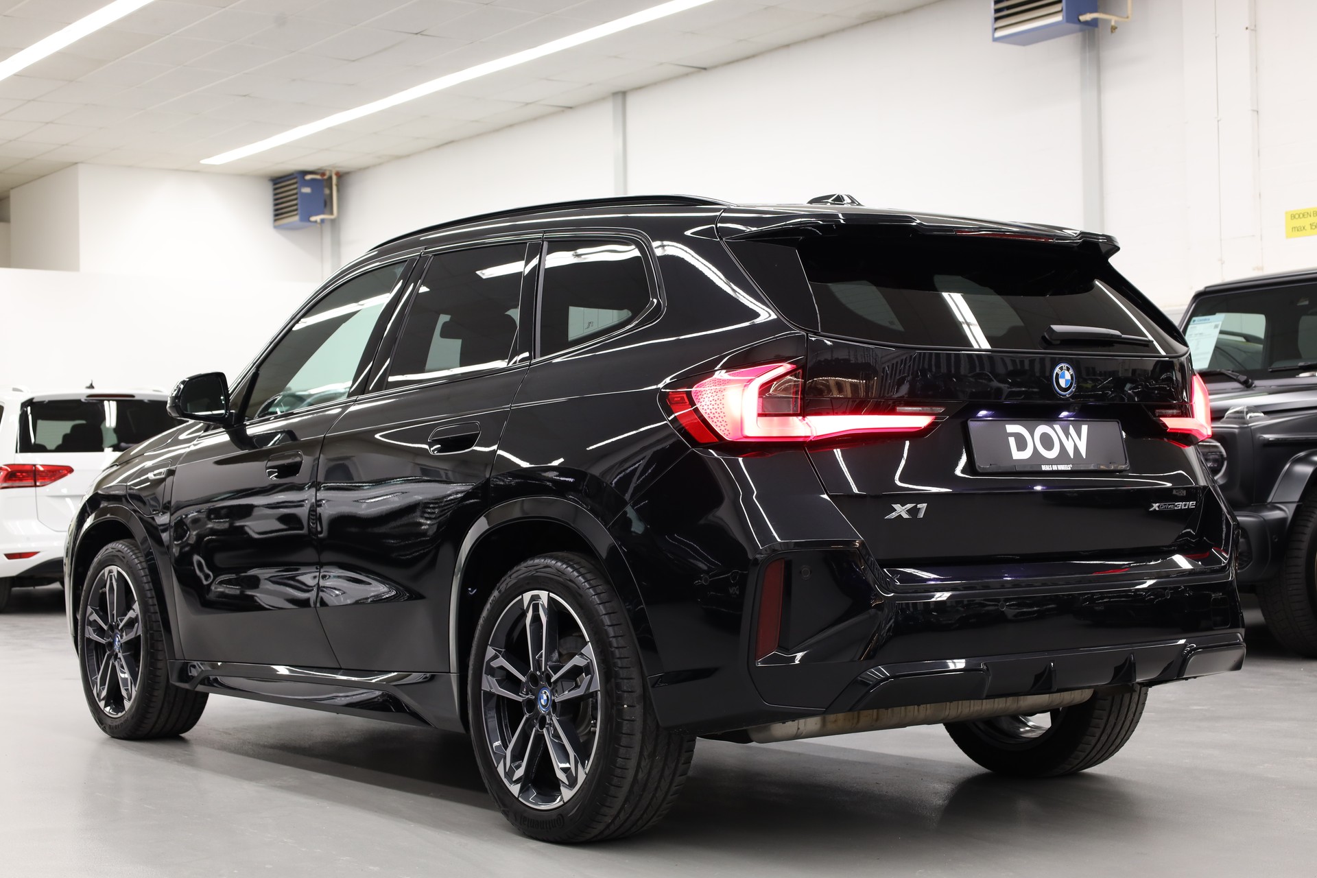 BMW X1 30e xDrive M-Sport-showroom-element-3