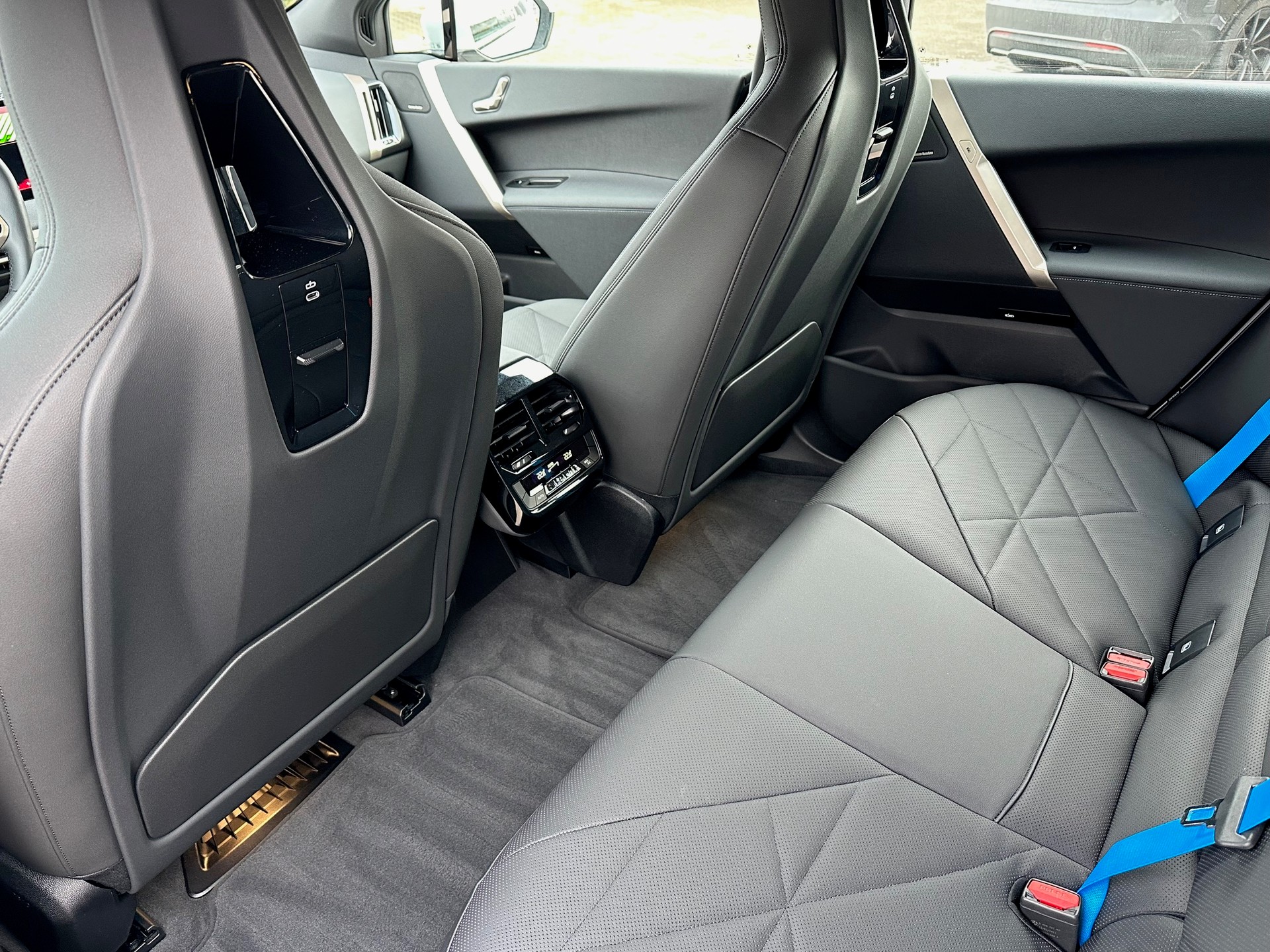 BMW iX xDrive50 Sportpaket-image-7