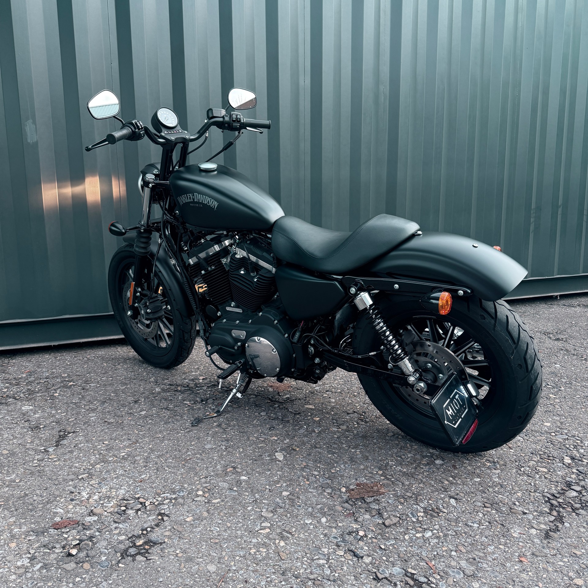 HARLEY-DAVIDSON XL 883 N-image-4