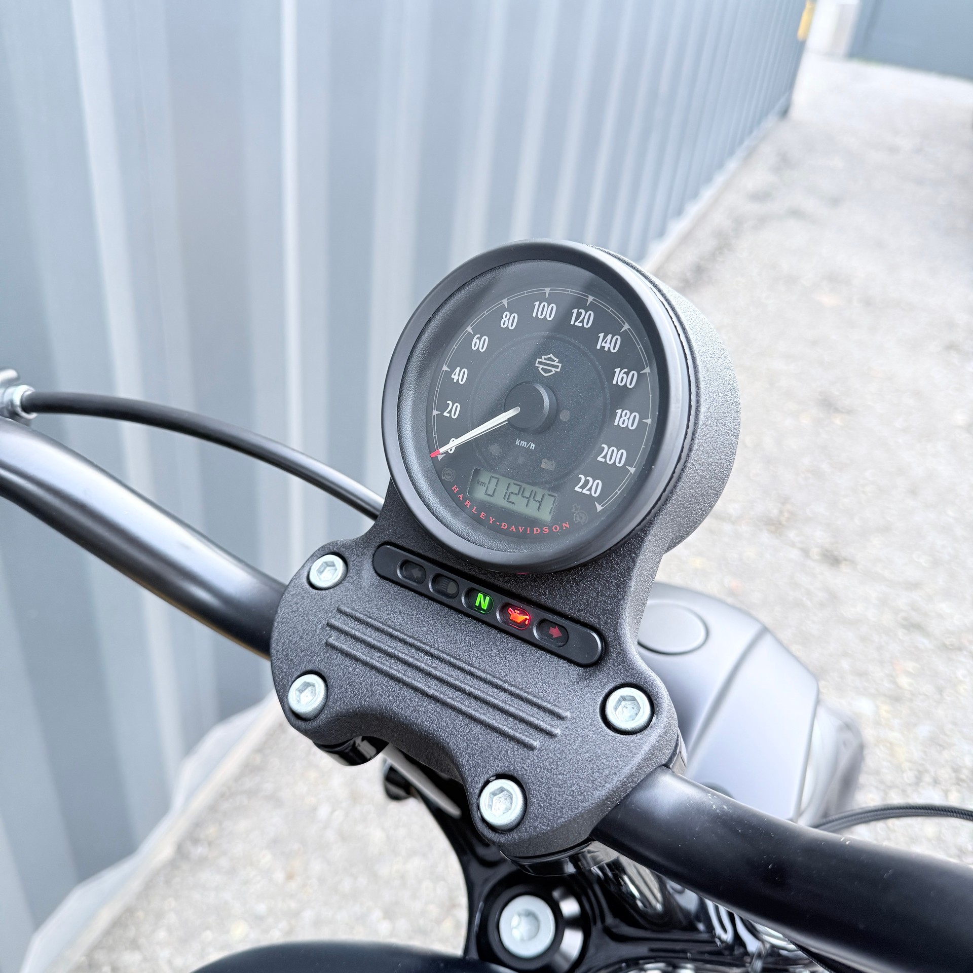 HARLEY-DAVIDSON XL 883 N-image-15