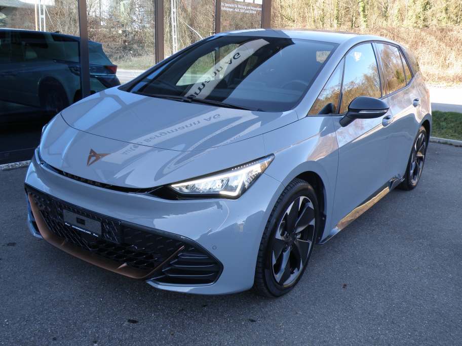 CUPRA Born Electric-showroom-element-1