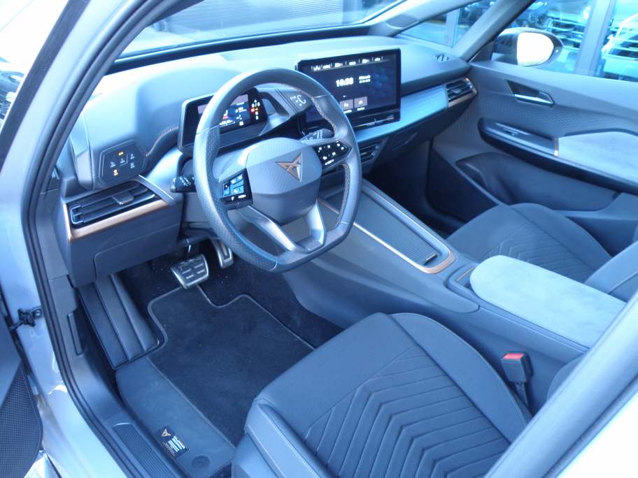 CUPRA Born Electric-showroom-element-3
